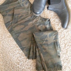 Camo Skinny Pants